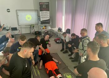 Panele podczas bezpłatnego szkolenia z Moto-Sekcją dla użytkowników motocykli BMW